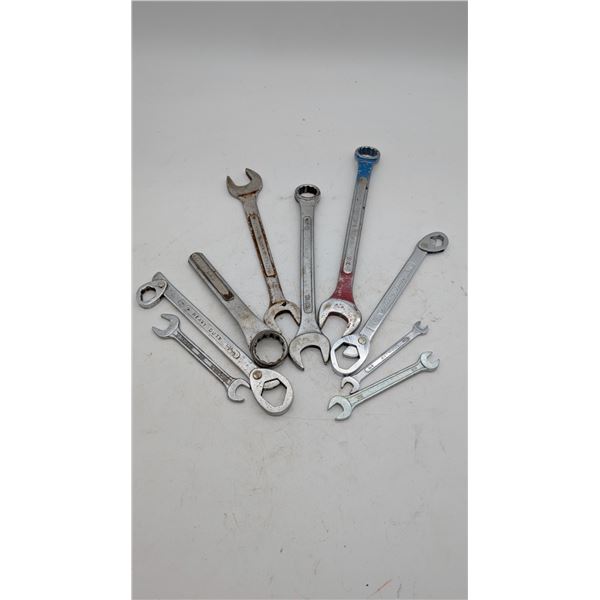 assorted collection of wrenches and hands tools (ca33)