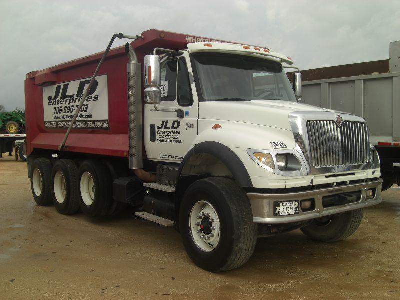 2006 INTERNATIONAL 7600 TRI-AXLE DUMP,