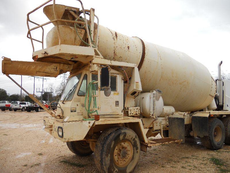 1999 OSHKOSH FRONT DISCHARGE MIXER, J.M. Wood Auction Company, Inc.