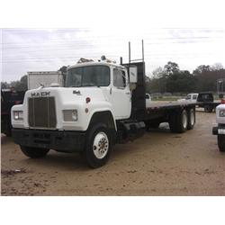 1985 MACK R685S T/A FLATBED TRUCK,
