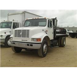 1995 INTERNATIONAL 4900 S/A FLATBED,