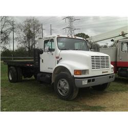 1990 INTERNATIONAL 4900 S/A FLATBED,
