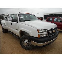 2005 CHEVROLET 2500HD DUALLY PICKUP,