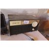 Image 2 : 2 Antique Radios : Zenith, Viking 