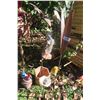 Image 2 : Yard Décor: Hummingbird Feeders, Planters & More 