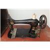 Image 2 : Tredle Sewing Machine 