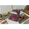Image 2 : Rooster Décor: Pictures, Statues, Table Runner, Tea