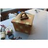 Image 8 : Duck Metal Door Stop , Magnets & Chalkware 