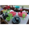 Image 1 : Tupperware, Rubbermaid Service, Hot Tub Wine "Glasses"
