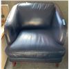 Image 2 : Prospera Home Modern Navy Leather Lounge Chair w/Walnut Legs