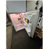 Image 5 : Inglis White Top-Freezer Refrigerator