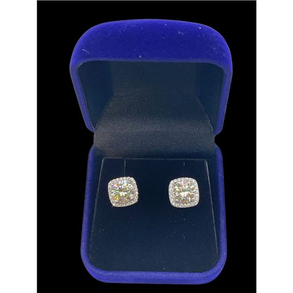 4.00 CT TW GRA CERTIFIED ROUND BRILLANT CUT MOISSANITE STONES VVS D COLOR SET IN CENTER OF SQUARE HA