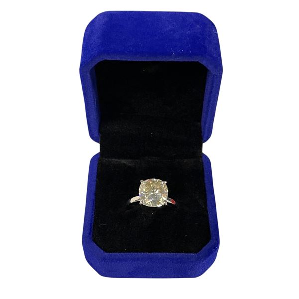 5.50 CT Square Cushion Cut Moissanite Stone VVS Light Yellow Colour Set in Center in 4 Claw Head Set