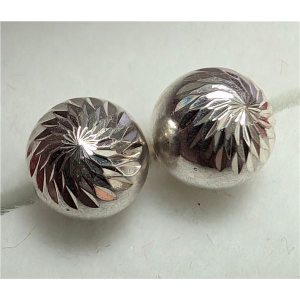 $40, SILVER BALL EARRING, appraised/retail value $40