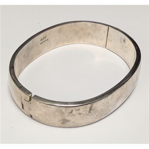 $810, SILVER(68g), BANGLE, appraised/retail value $810