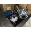 Image 3 : Group of 12 Pcs Kitchenware and Storage Baskets