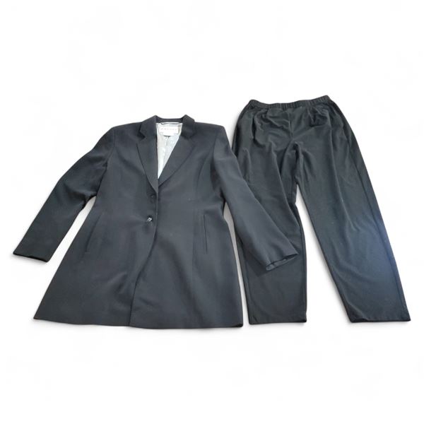 Jaeger Black women's Blazer & Leith Elastic Waist Pants (Size M)