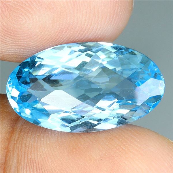OVAL CUT SWISS BLUE TOPAZ 17.45 ct. - Estimated value CAD 3,550