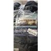 Image 2 : NEW 80 X 90 INCH WATERPROOF REVERSIBLE BLANKET