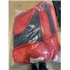 Image 2 : 2 ASSORTED SIZE WATERPROOF REVERSIBLE BLANKETS