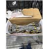 Image 2 : TIRE CHAINS, BUCKET AND CIRCULAR SAW