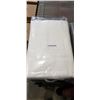 Image 2 : 2 NEW 28 X 56 INCH WHITE BATH TOWELS, AND 4 NEW 16X28 GREY HAND TOWELS
