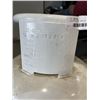 Image 2 : 100LB PRPAONE TANK W/  MANUFACTURER DATE OF 07/19 - GOOD UNTIL 07/2029