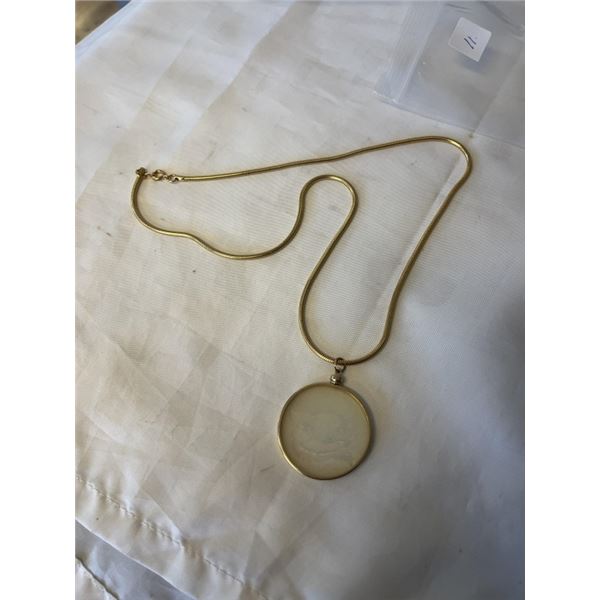 VINTAGE 3D HOLOGRAM PENDANT COIN FRAMED WITH EXTRA LENGTH GOLD PLATED CHAIN NECKLACE