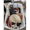 Image 2 : LARGE TOTE W/ ASSORTED PURSES