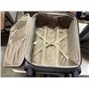 Image 2 : 2 SUITCASES - 1 HARDSIDED