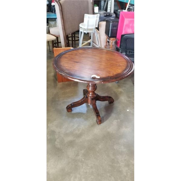 VINTAGE ROUIND PARLOUR TABLE
