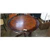 Image 2 : VINTAGE ROUIND PARLOUR TABLE