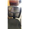 Image 2 : ROLLING ADJUSTABLE HEIGHT OFFICE ARMCHAIR