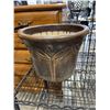 Image 2 : 5 OUTDOOR HEAVY PLANT POTS