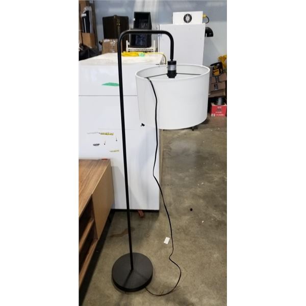 BLACK MODERN FLOOR LAMP