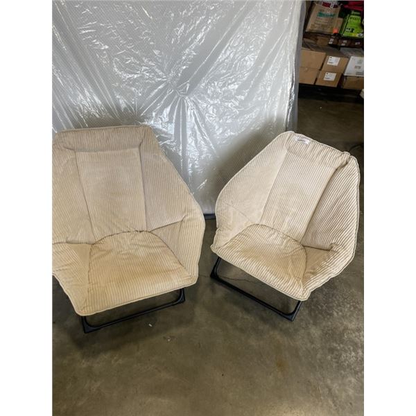 2 BEIGE FOLDING BUCKET CHAIRS