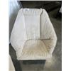 Image 3 : 2 BEIGE FOLDING BUCKET CHAIRS