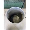 Image 2 : LARGE LOCO STAINLESS POT AND 6QT CAST IRON BEAN POT