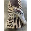 Image 2 : 5'x8' SAFARI WOOL AREA CARPET
