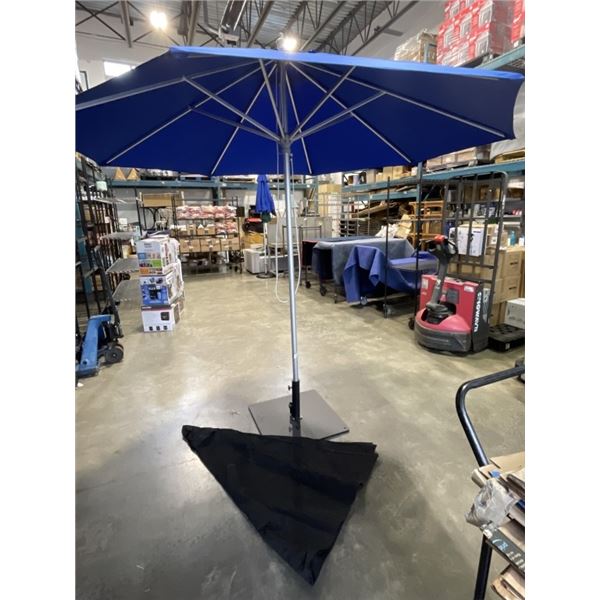BRAND NEW BLUE 9FT PATIO UMBRELLA WITH HEAVY WEIGHTED BASE, INCLUDES EXTRA BLACK COVER FOR UMBRELLA,