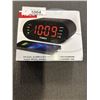 Image 1 : TIMEX FM DUAL ALARM CLOCK RADIO WITH USB CHARGING WORKING