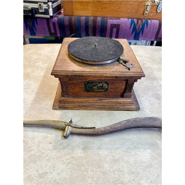 Victor Talking Machine with Original Tone Arm - in working condition