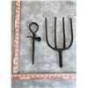 Image 1 : Antique Sticking Tommy miners candle holder + Antique Fish / Eel / Frog gig