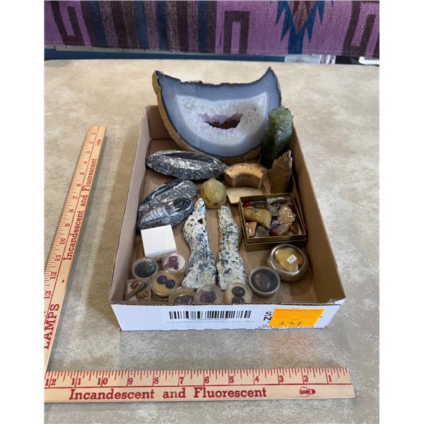 Box of misc. geological collectables: petrified wood, fossils, opals, agates, jade, etc.