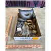 Image 1 : Box of misc. geological collectables: petrified wood, fossils, opals, agates, jade, etc.