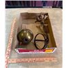 Image 2 : Antique German “Wunderlampe” wall oil lamp - Brass