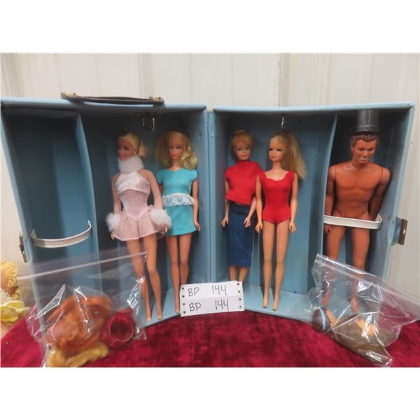Barbie & Skipper Carrying Case 13"x10"x6" - 4 Barbie Doll, Ken Doll, 3 Barbie Wigs, 2 Barbie Heads