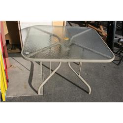 PATAIO TABLE