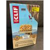 Image 2 : CLIF Energy Bars - 15 x 68g Granola Bars (White Chocolate Flavoured Macadamia Nut) - New