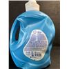 Image 2 : Fleecy Fresh Air Concentrated Liquid Fabric Softener (4.7L Large Jug) - 199 Loads - New